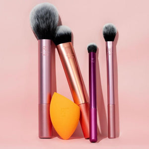 Real Techniques Everyday Essentials Makeup Brush Set with Bonus Sponge – available in Pakistan