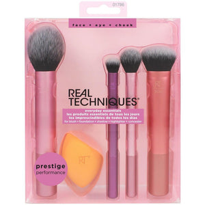 Real Techniques Everyday Essentials Brush Set with sponge for flawless makeup in Pakistan