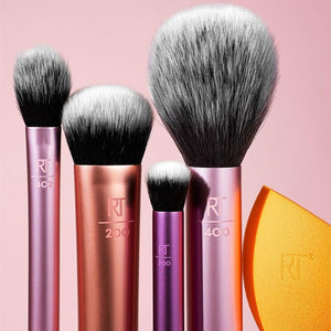 Real Techniques Everyday Essentials Makeup Brush Set with bonus blending sponge – Pakistan