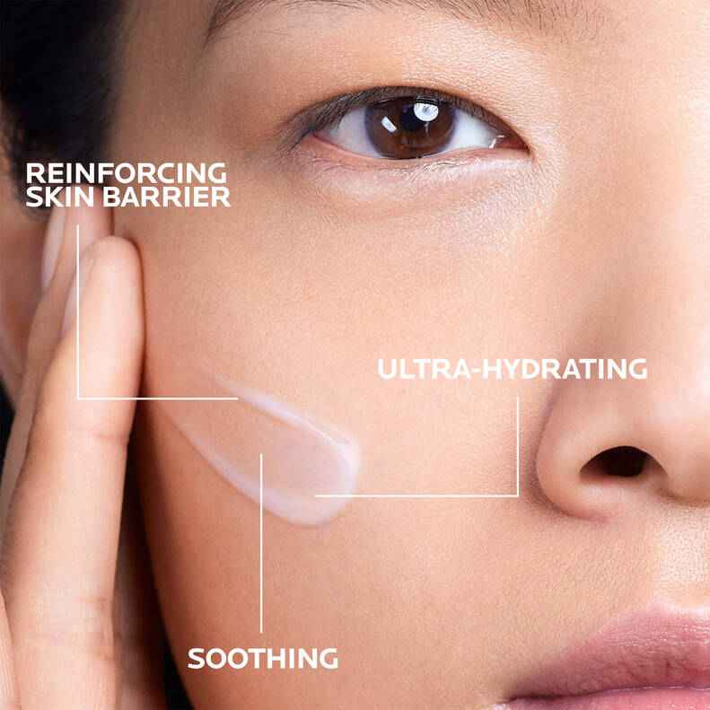 La Roche-Posay Cicaplast B5 serum texture close-up