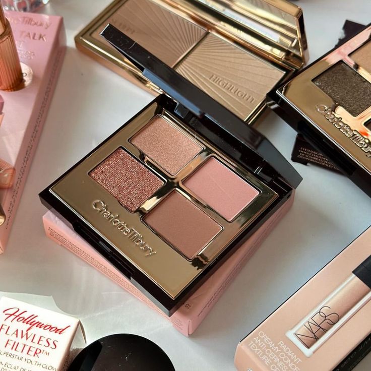 Charlotte Tilbury Luxury Eyeshadow Palette Shade Pillow Talk